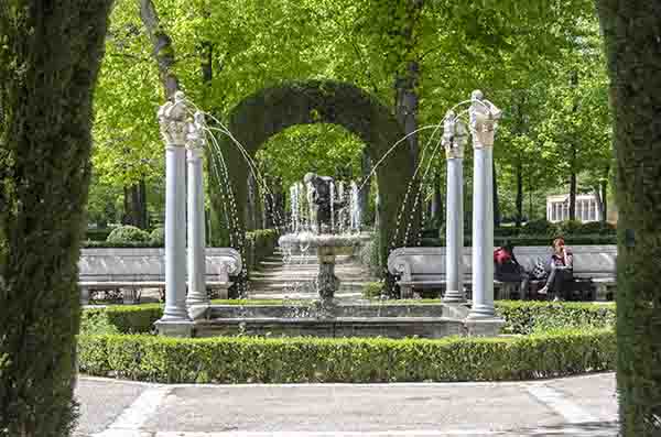 138 - C. de Madrid - Aranjuez - jardin de La Isla - plaza de Las Arpias o del Espinario